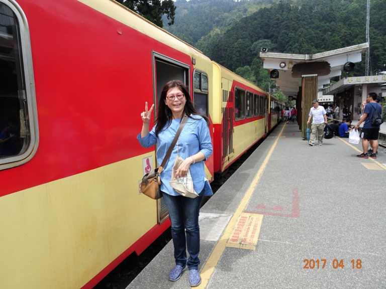 台鐵員工眷屬阿里山露營房車遊 2