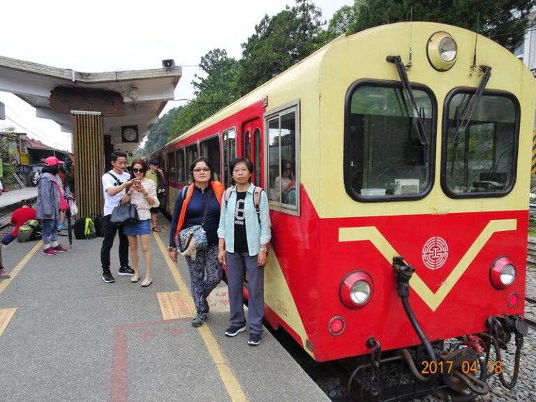 台鐵員工眷屬阿里山露營房車遊 2