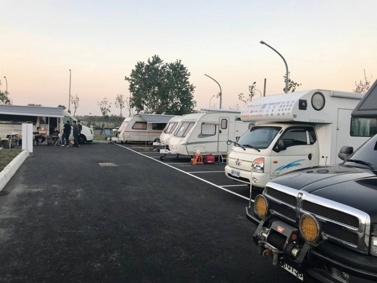 舉辦各頂活動租借露營車（含司機運送到指定地點）．室內有冷氣可當辦公室及休息室等
