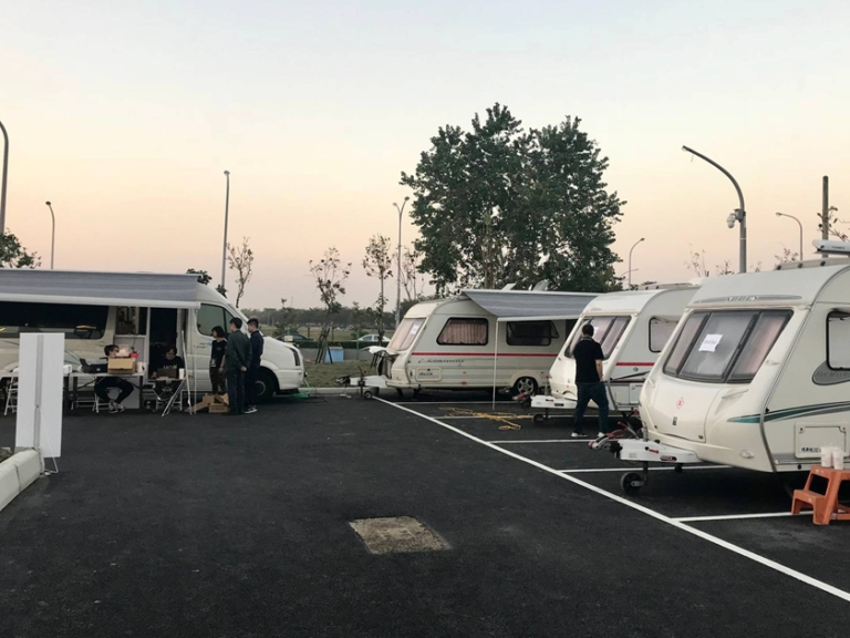 舉辦各頂活動租借露營車（含司機運送到指定地點）．室內有冷氣可當辦公室及休息室等