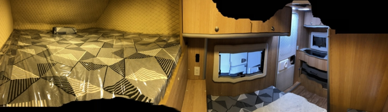 現代雙廂貨車承載露營房車