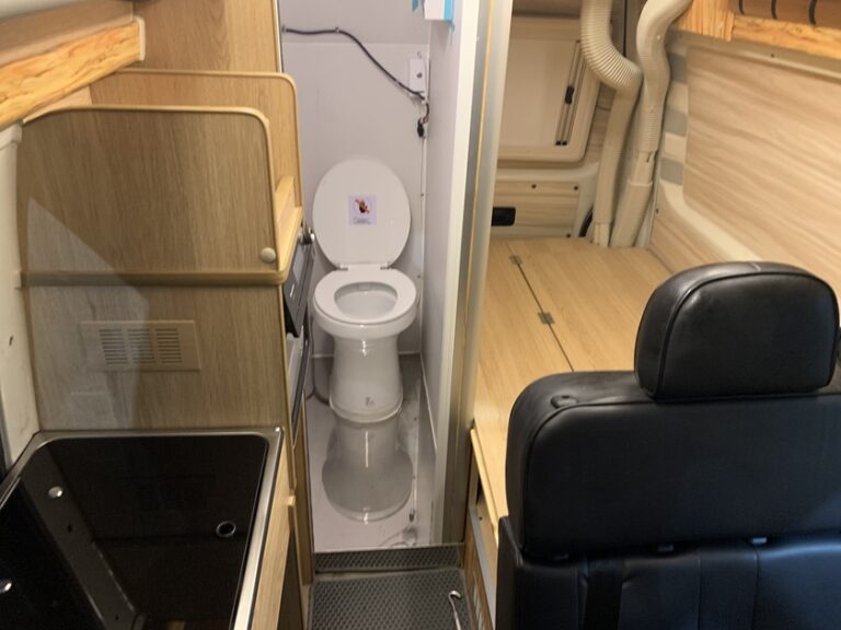 福斯高頂Ｔ５露營車