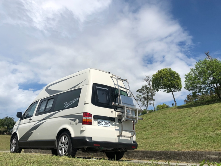 福斯高頂Ｔ５露營車