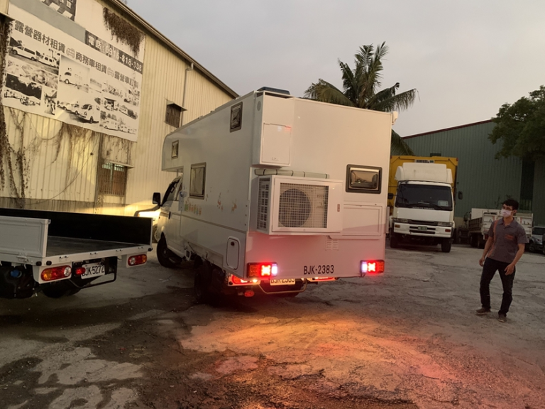 雙廂承載式露營車